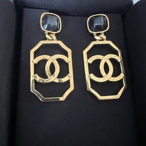 Authentic Chanel 20K drop earring’s